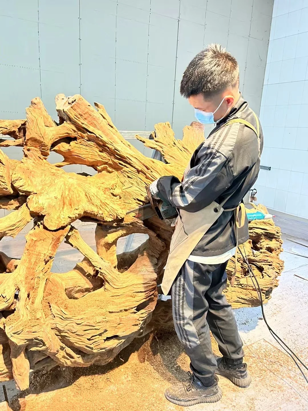 天才少年的又一件金丝楠木雕作品