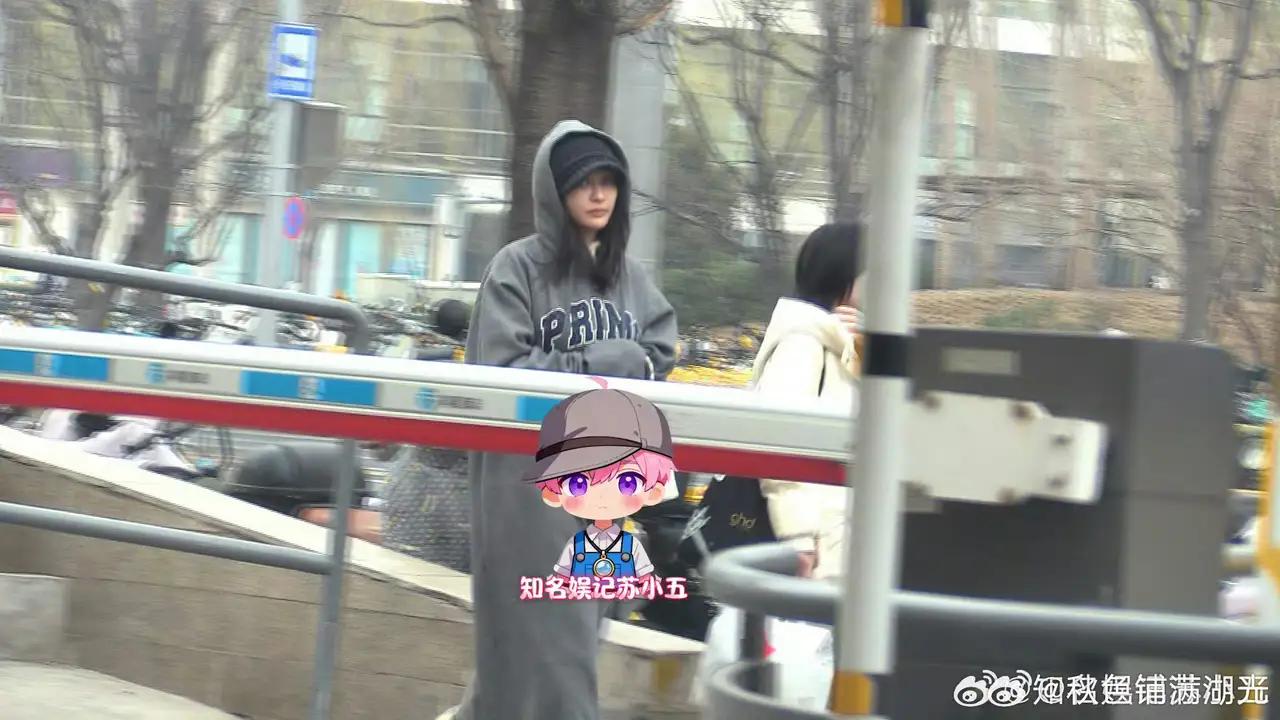 （爆款续写｜500字｜温暖有力·去流量化·强共情）

她没发通稿，没晒B超单，没