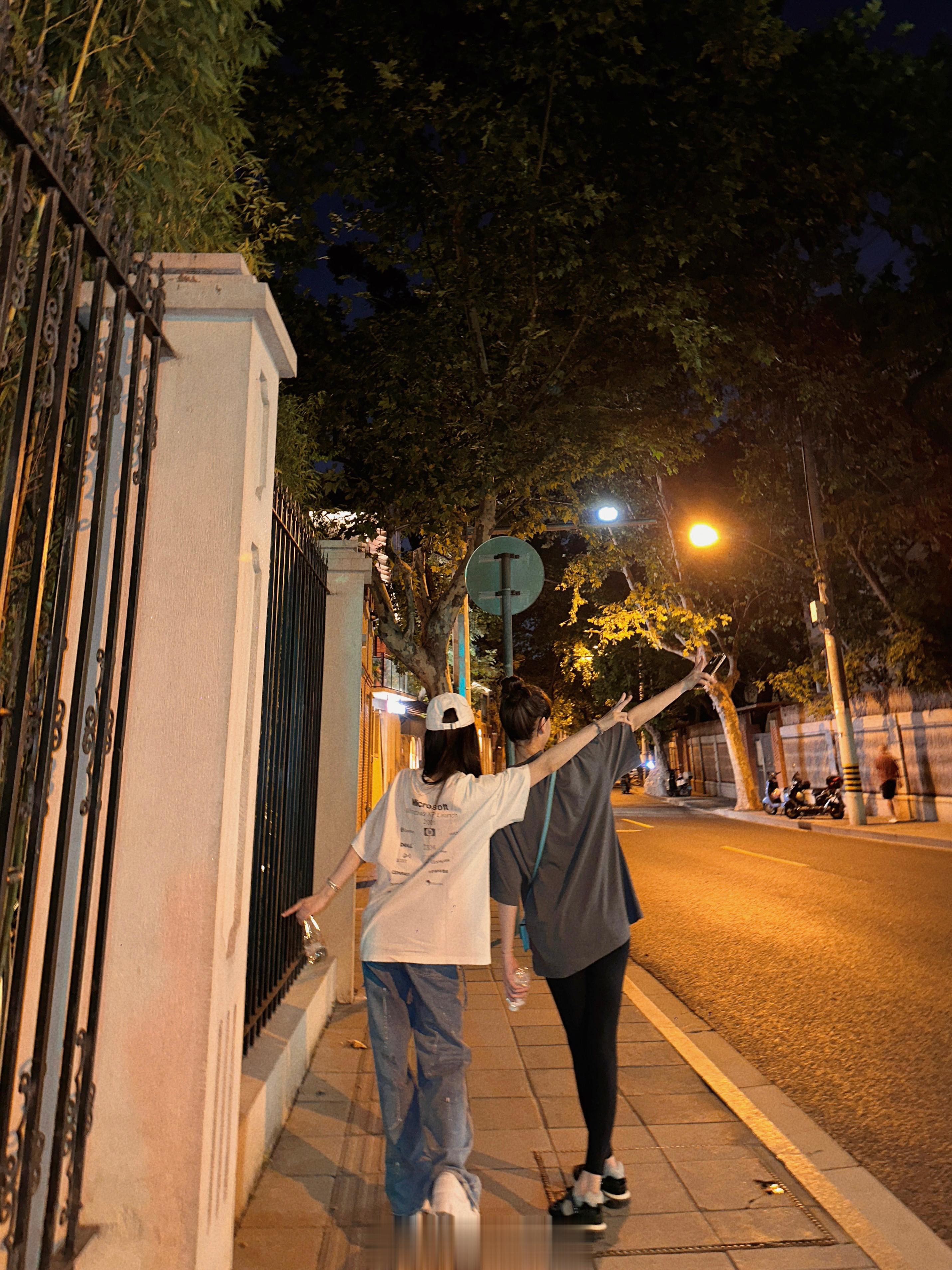 周五晚上和冬老师city walk[赢牛奶] ​​​