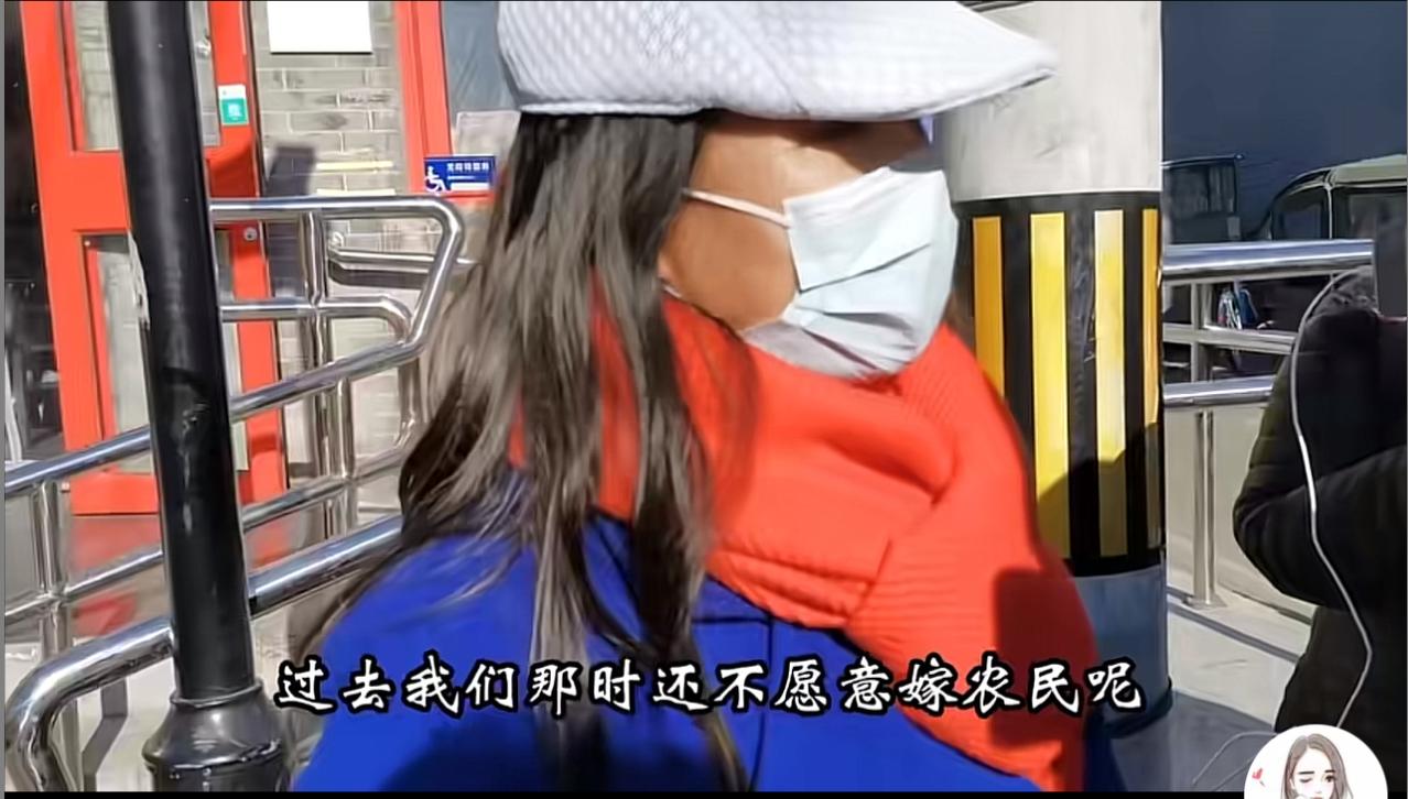 住北京胡同的65岁大姐因为没钱买房，儿子30多岁也结不了婚。她说了一句话“当初还