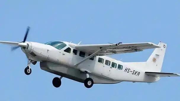 建议警告无果后将其击落。南部战区空军新闻发言人李健健空军大校表示，8月21日，菲