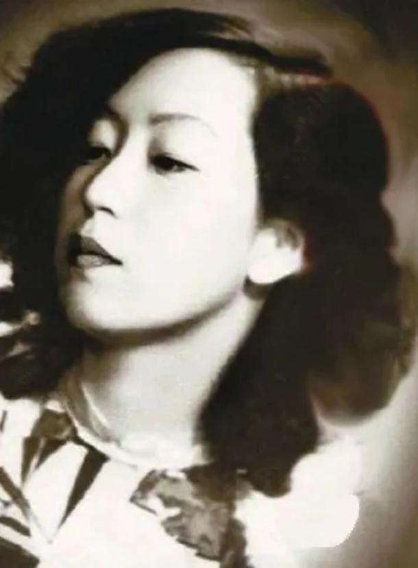 1995年，张爱玲在美国去世，她的尸体一周后才被发现。有意思的是，在她留下的遗嘱