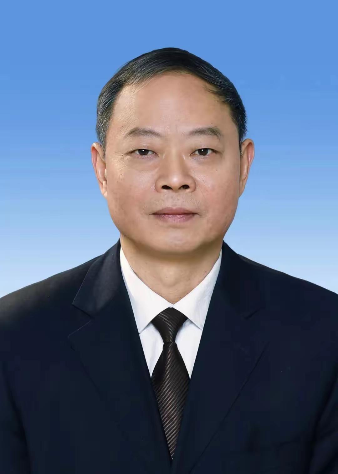 绵阳的周琳投案自首了，
这件事在当地引起不小的轰动，
据说周琳在今年6月份刚刚办