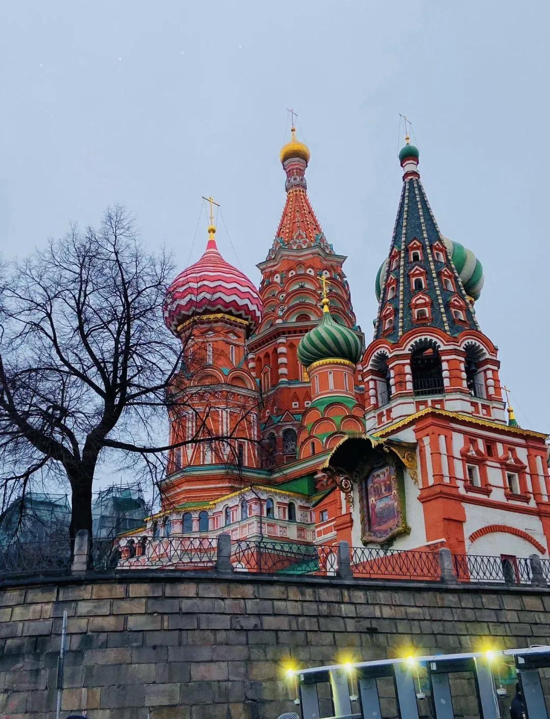 大俄打了二年多仗，打得非常憋屈，甚至好多人都说大俄太菜了。
今天让你看大俄炸叙利