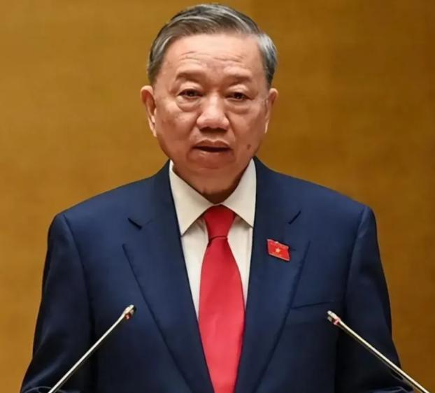 苏林同志的真面目逐渐清晰了，他的所谓 "竹子外交" 其实告诉我们，越南与中国虽然