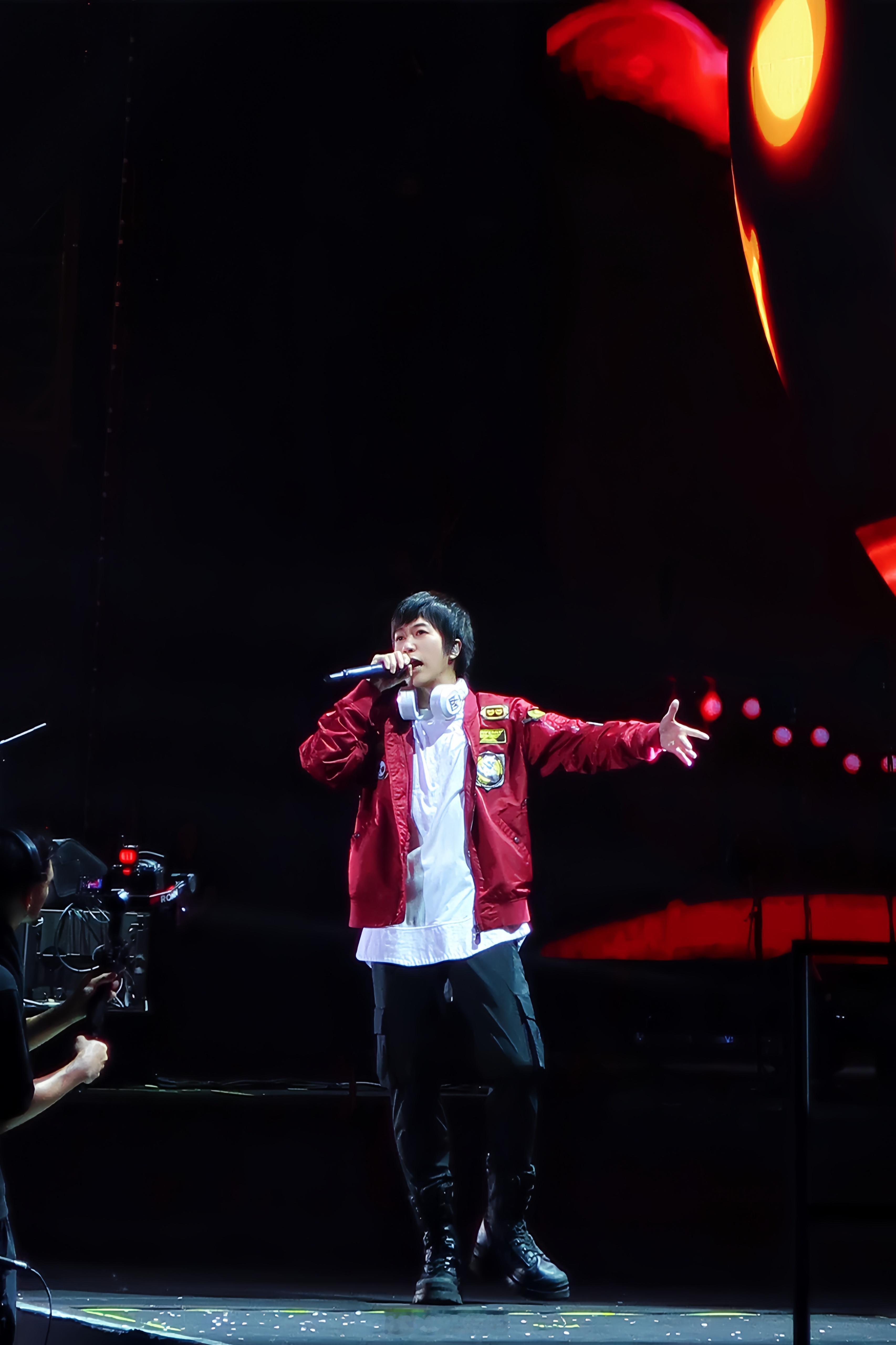 🎤  『最近泡在演唱会里』  🎵 看了两场五月天演唱会，一场凤凰传奇演唱会，