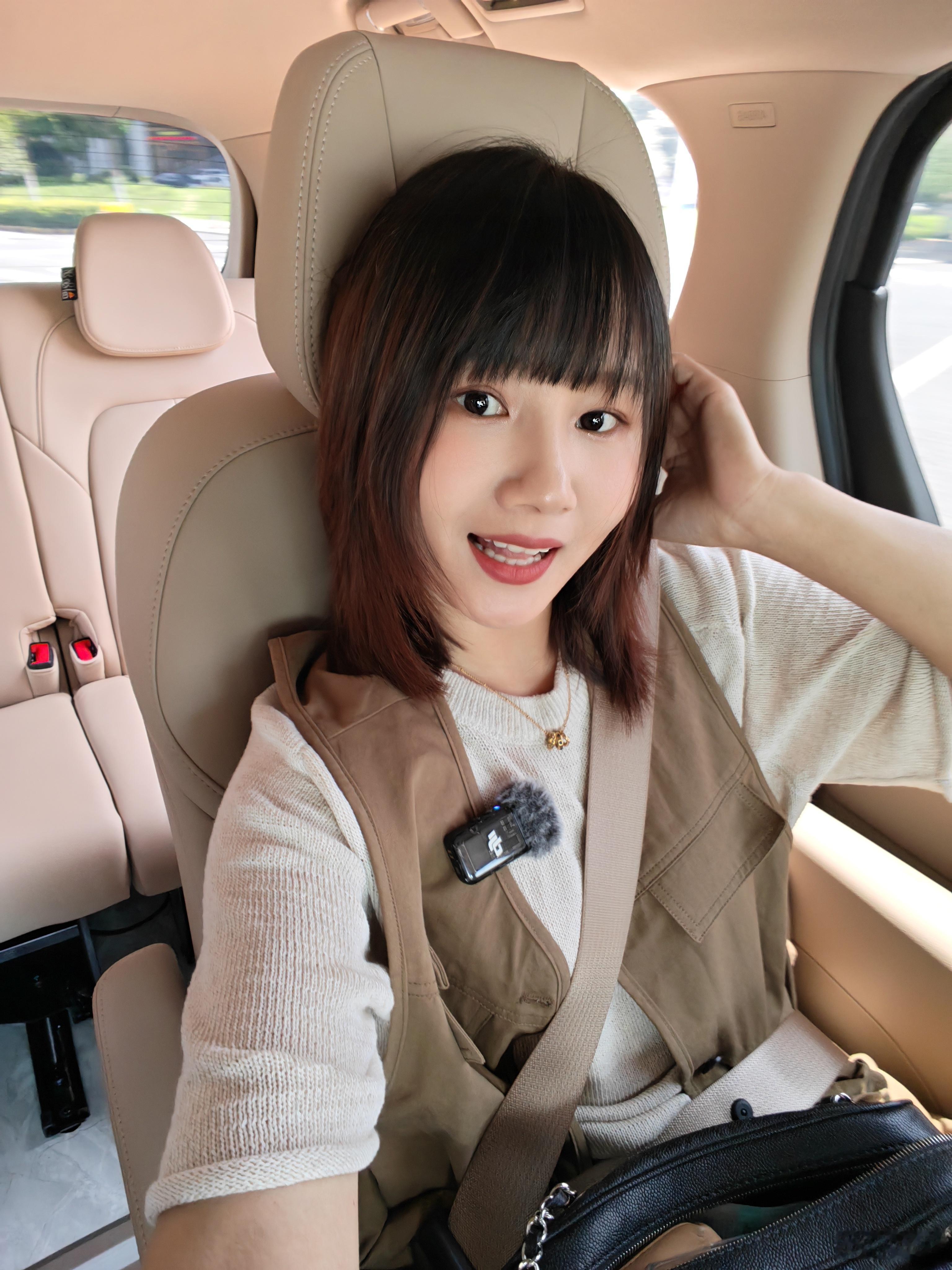 女明星带小助理去办一件大事[酷] ​​​