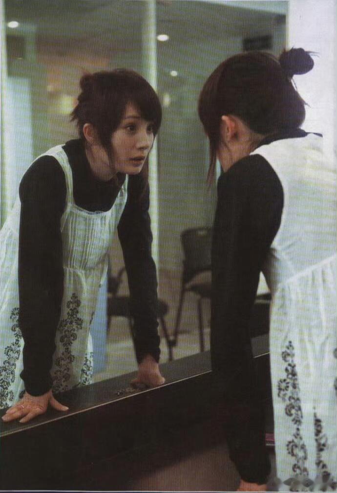 早期青涩时期的杨幂有一种古早梦核的感觉!好权威 