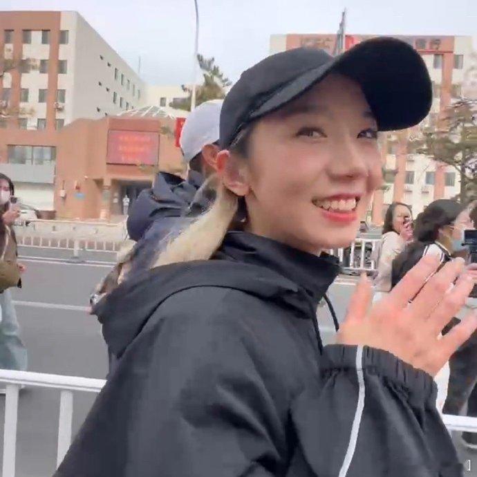 孟美岐回应千万直拍孟美岐回应首个内娱千万直拍 首个内娱千万直拍，孟美岐暖心感谢粉