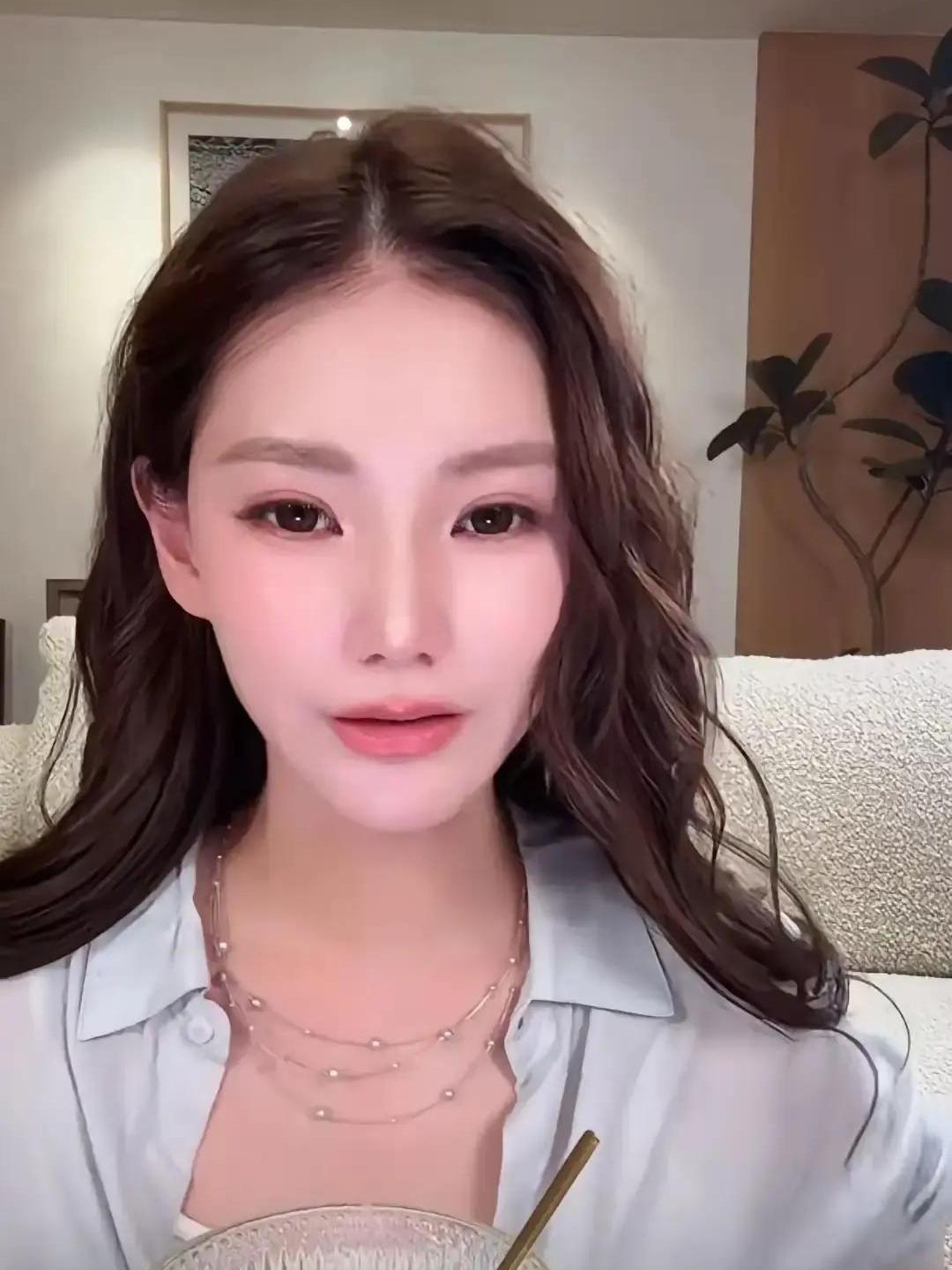 不少人都在夸赞马筱梅通透体贴，这次行程她也会全程陪伴汪小菲同行，处事格局让人格外