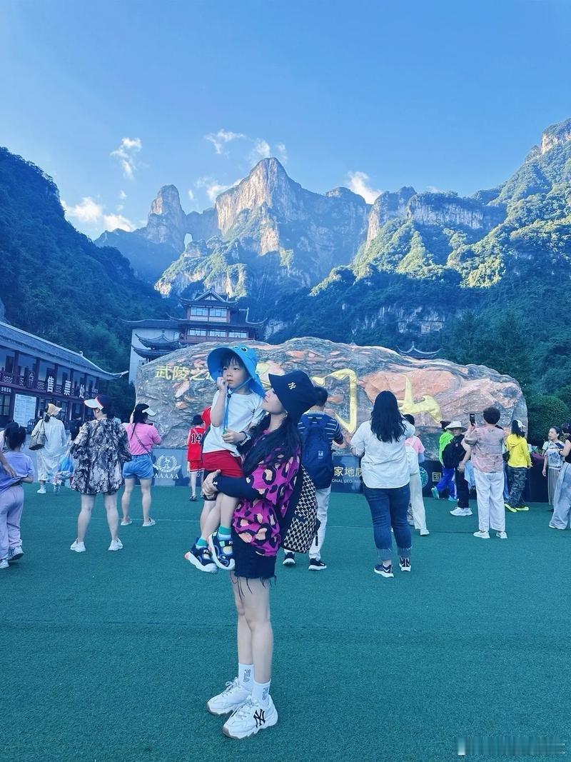 张家界长满了韩国人 这词条有点太含蓄，改为“张家界长满了棒子”，你 申遗  吧！