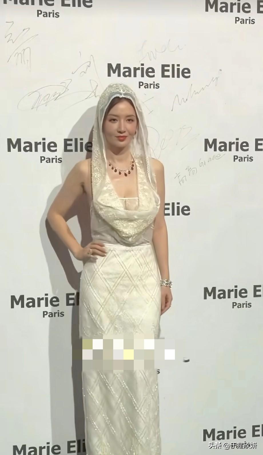 张萌头纱造型杀疯时装周！43岁状态太绝，网友：这是把婚纱穿来了？
 
上海时装周