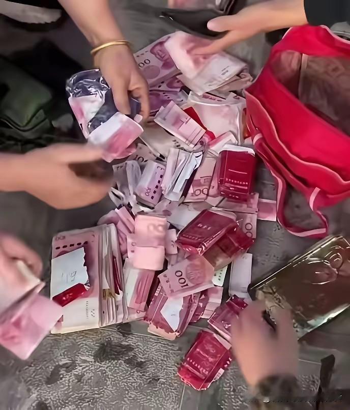 理想的花，终究要扎根于现实的土壤才能绽放。

少了那份支撑生活的“钞能力”，再美