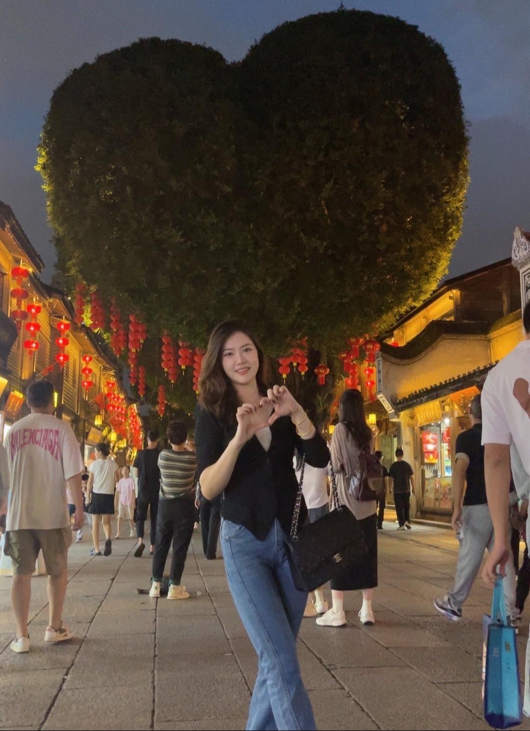 古街古巷 逛吃逛吃的一天 一起去看人山人海