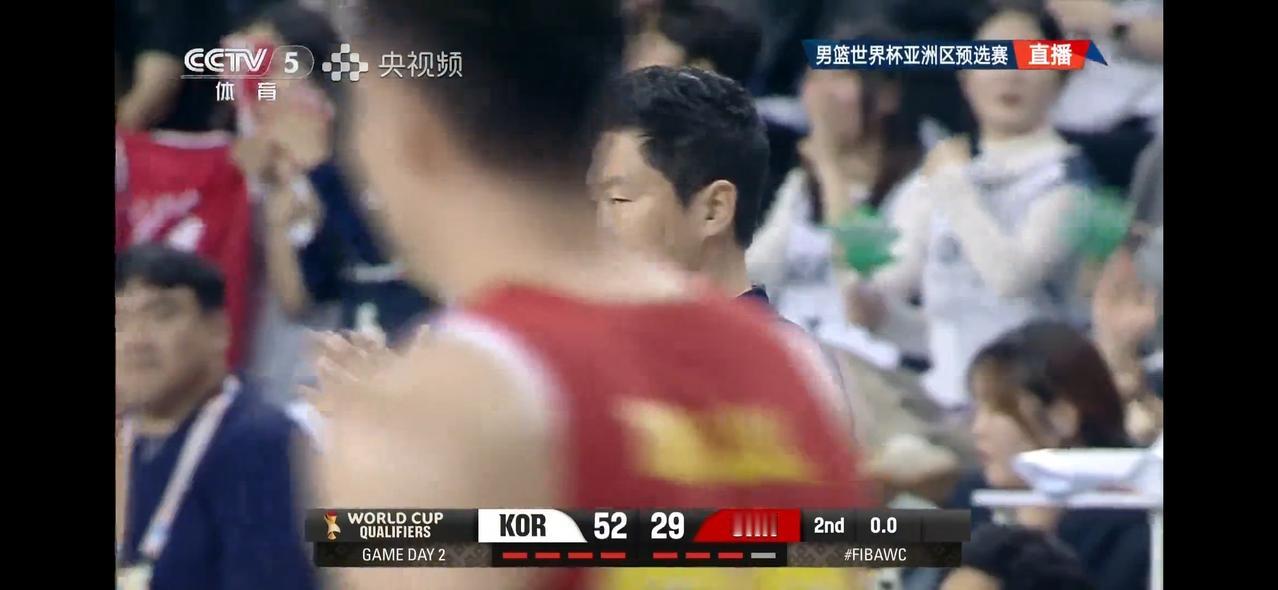 属实想不到，中韩男篮第二场比赛半场比分是52：29。你没有看错，是这个比分。差距