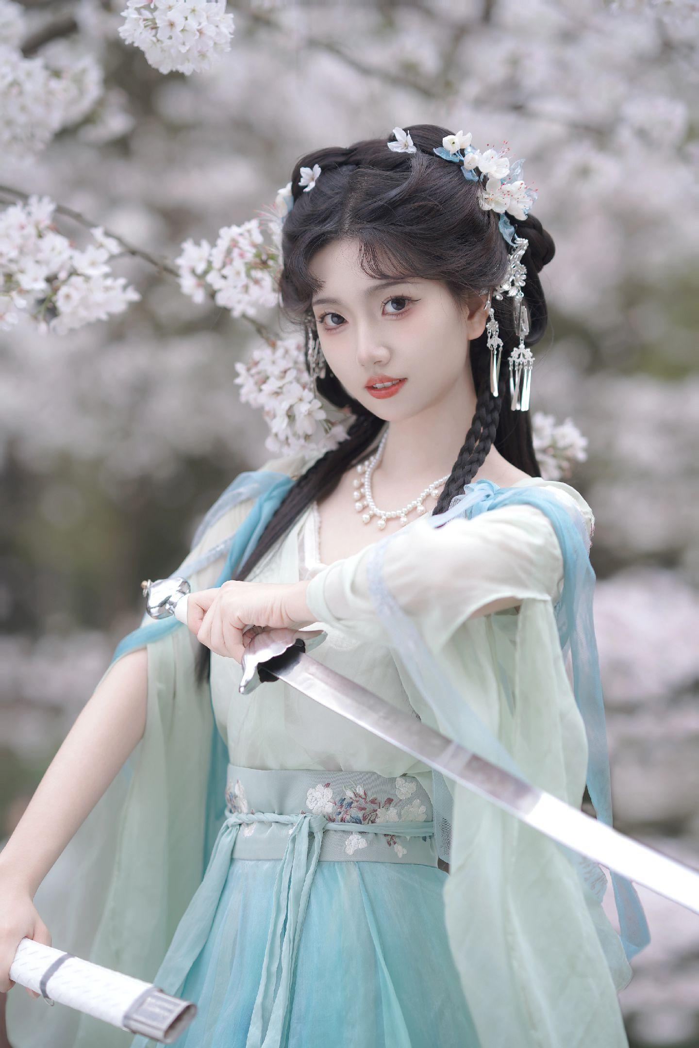 拜水都江堰 问道青城山。