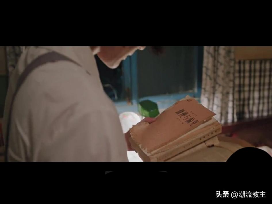 70年代结婚，不为爱情为分房。这婚结的，算盘珠子崩一脸。
费霓，棉纺厂女工。方