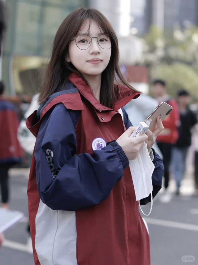过了六月 就不能再偷偷看她了