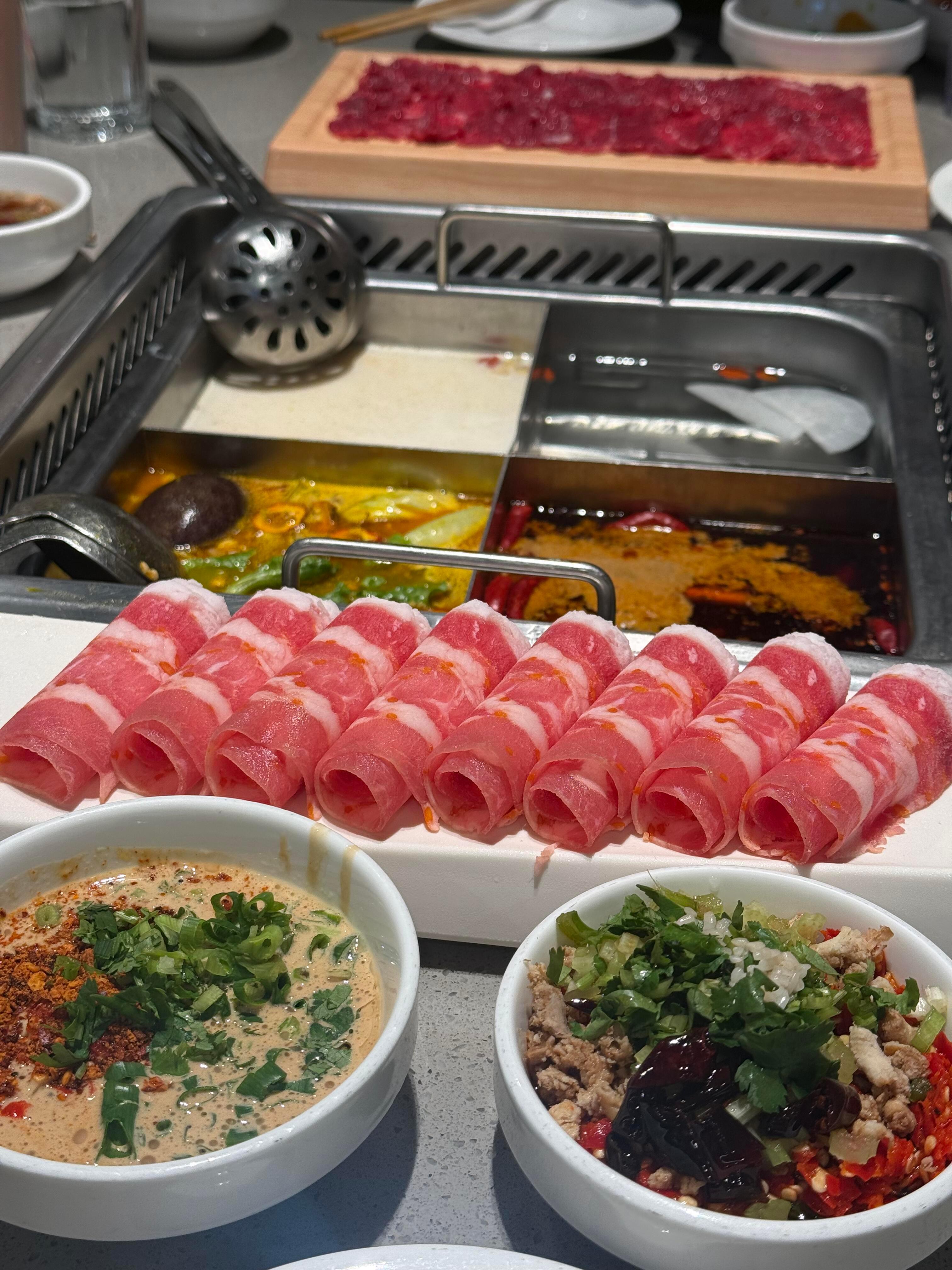 世界纷纷扰扰,不如干饭吃饱。 