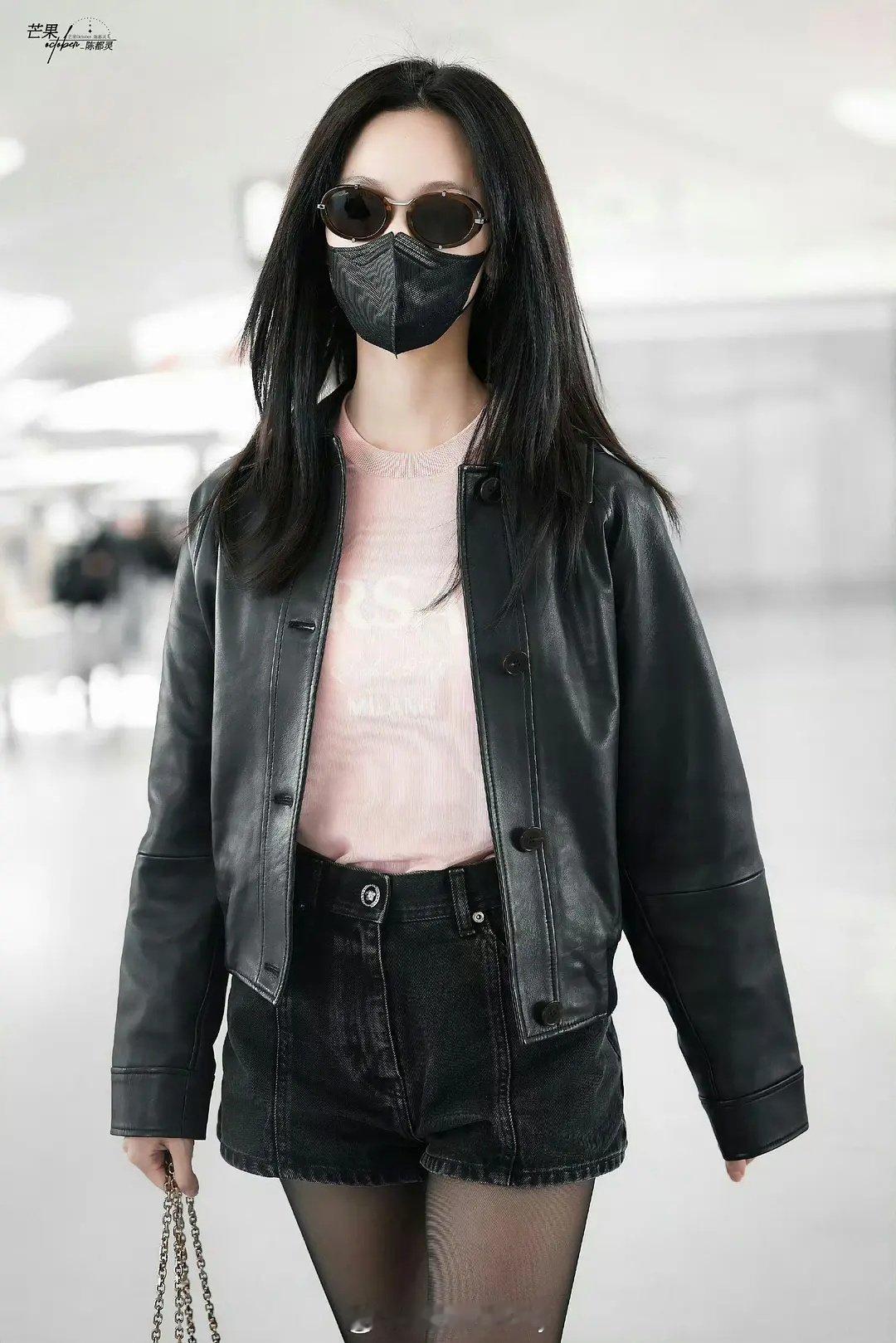 陈都灵私服审美差差的 有点土土 ​​​