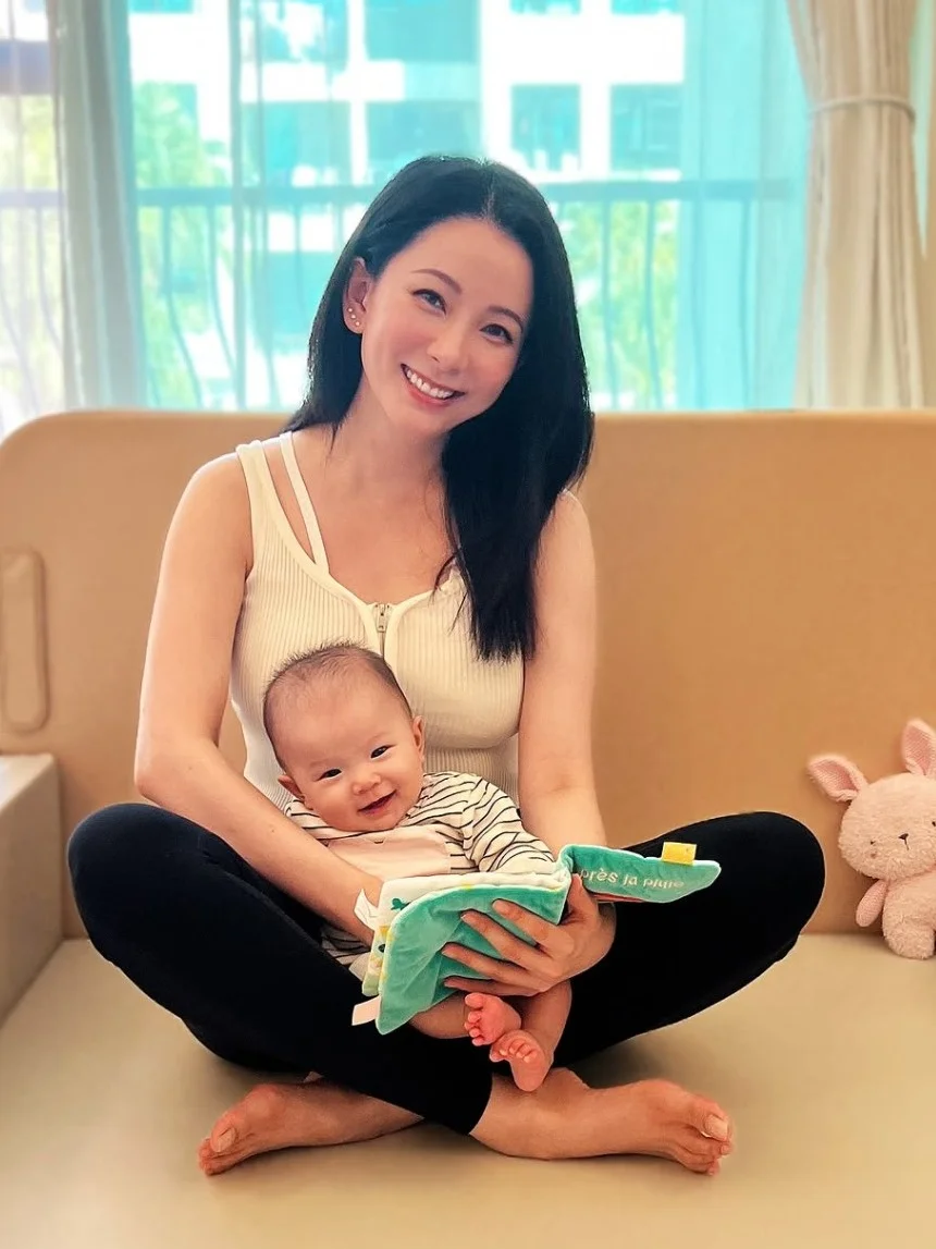 42岁“晶女郎”遇交通事故！万幸6个月女儿扣了保护扣 	 “御用青楼女...