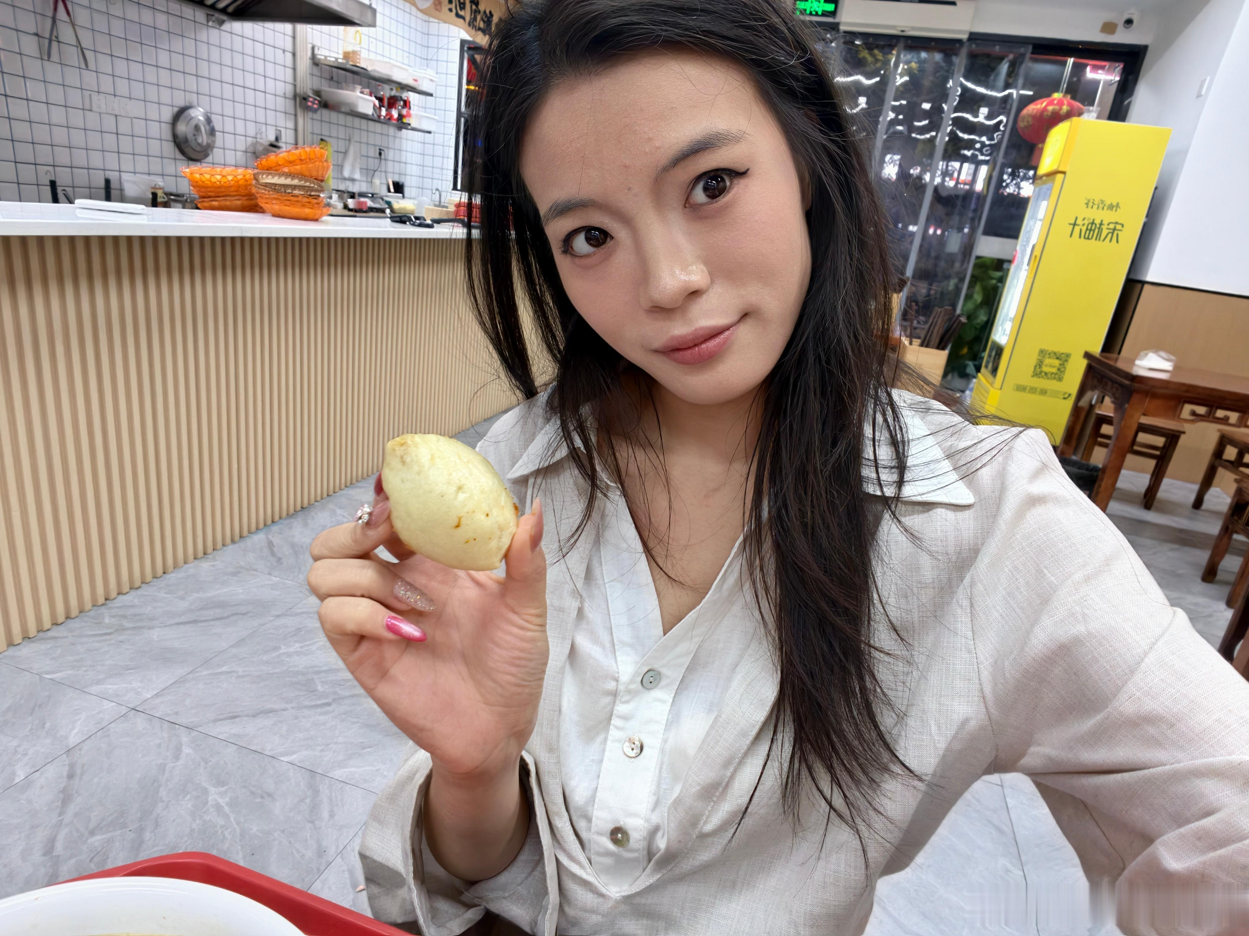 今晚来吃烩面了好久没吃，还怪馋这一口[允悲][允悲][允悲] ​​​