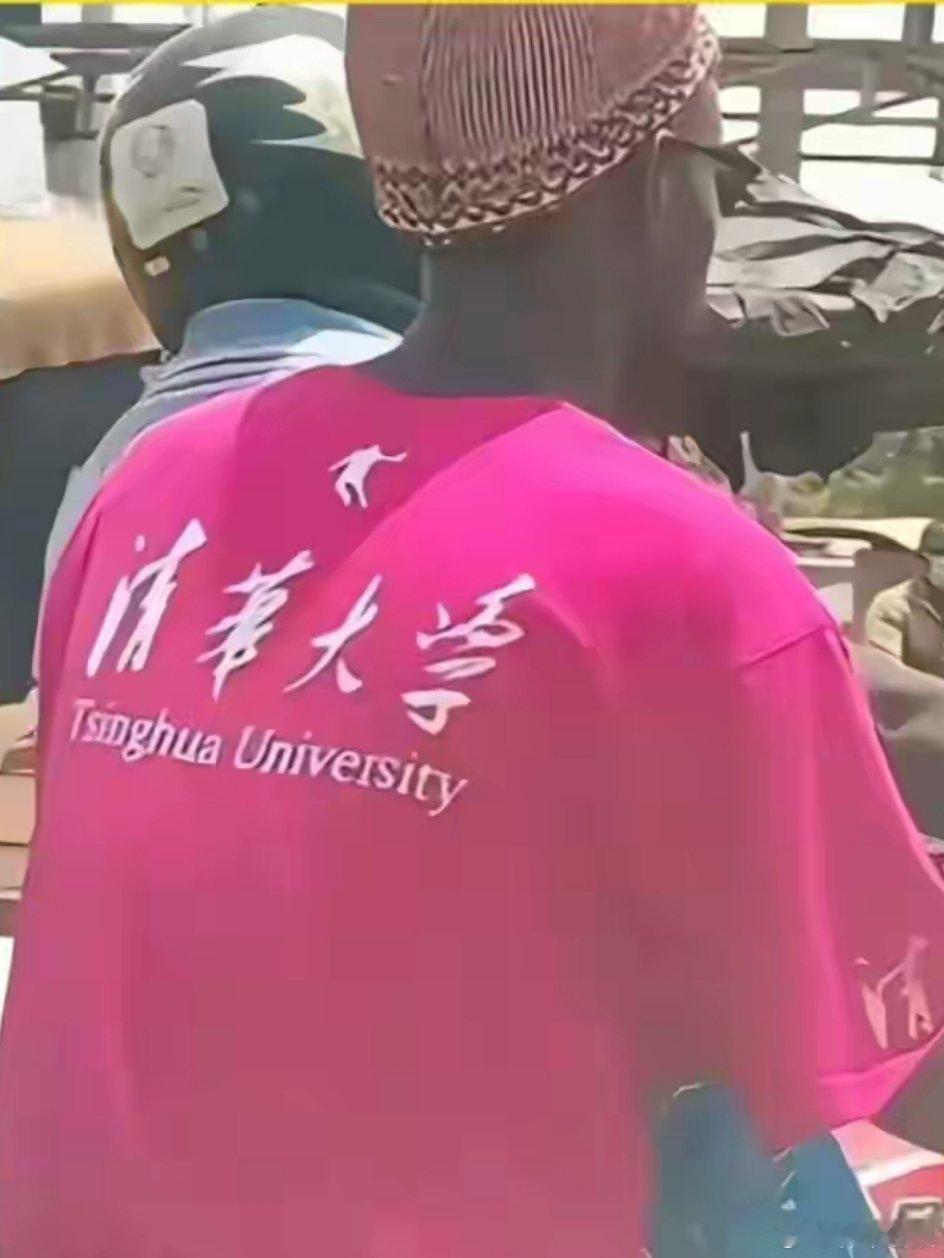 老外惊讶地发现在中国买不到二手旧衣服。这个嘛，我们的旧衣服都被非洲人民穿走了。别