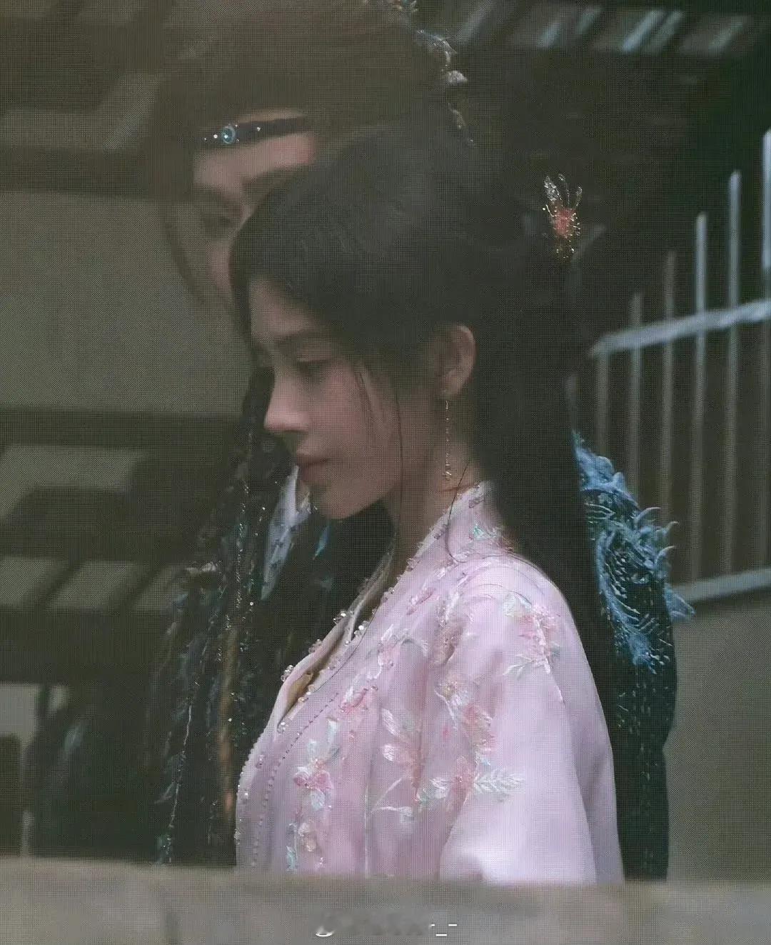 鞠婧祎、田嘉瑞《月鳞绮纪》同框路透图，两人的状态怎么样？ 