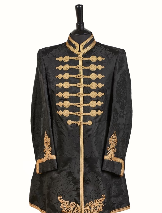 了解了这么多以后，个人感觉（仅个人意见哈），衬衣的设计或许就来源于此，领口，袖口