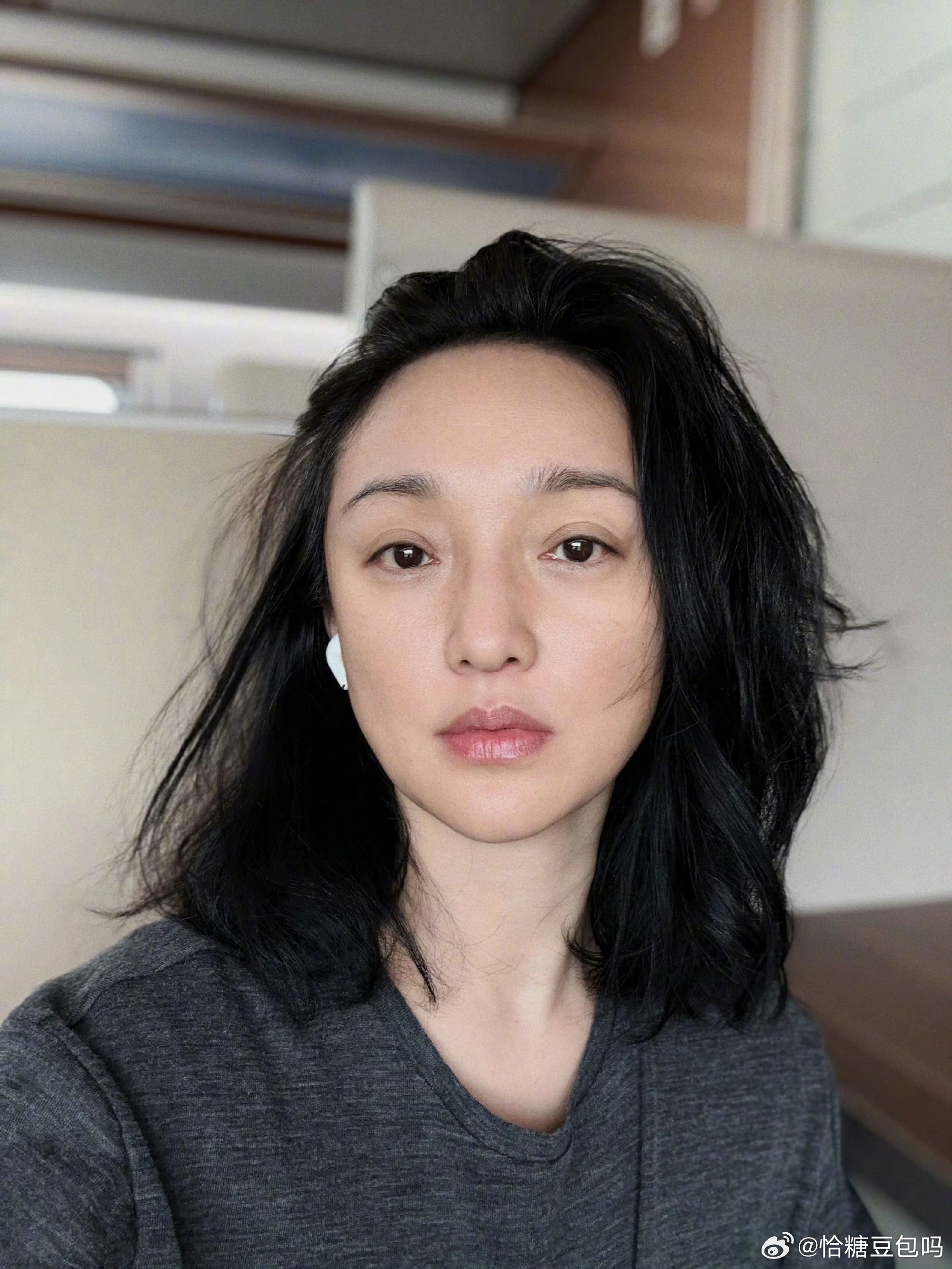 说周迅会为推掉的剧本后悔，其实有点多虑了。她在行业里摸爬滚打这么多年，地位稳固又