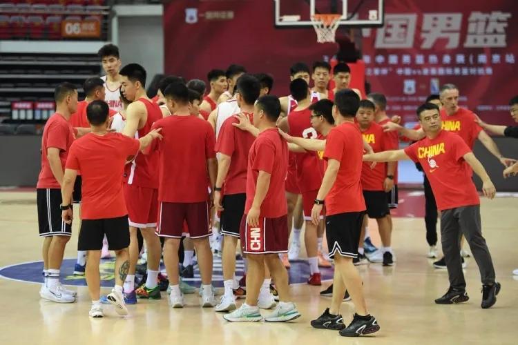 更新热身赛中国男篮得分榜；

余嘉豪打了4场，热身赛44分；

王俊杰打了4场，