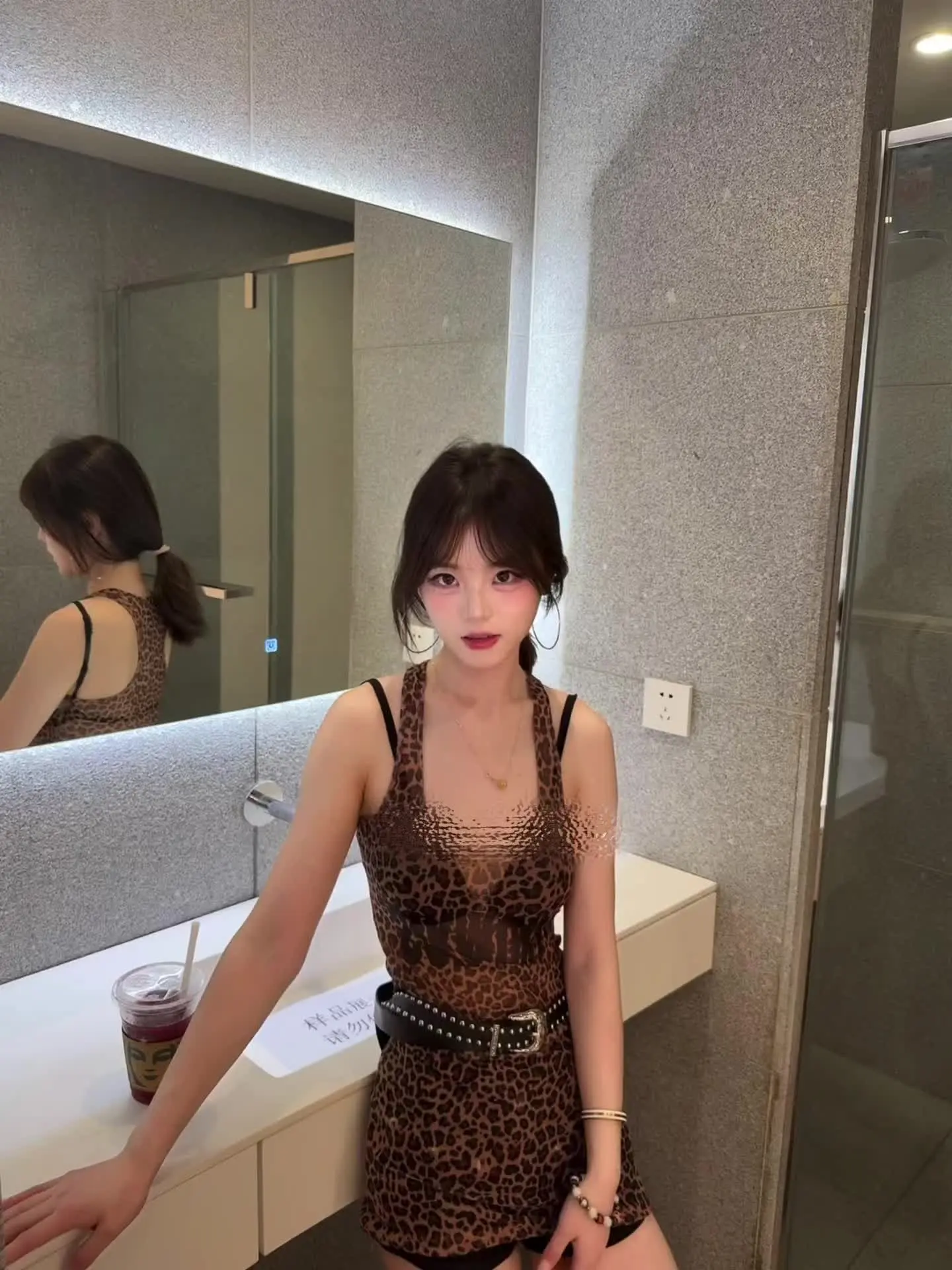 好好看看我的脸 像是会向命运低头的女人吗