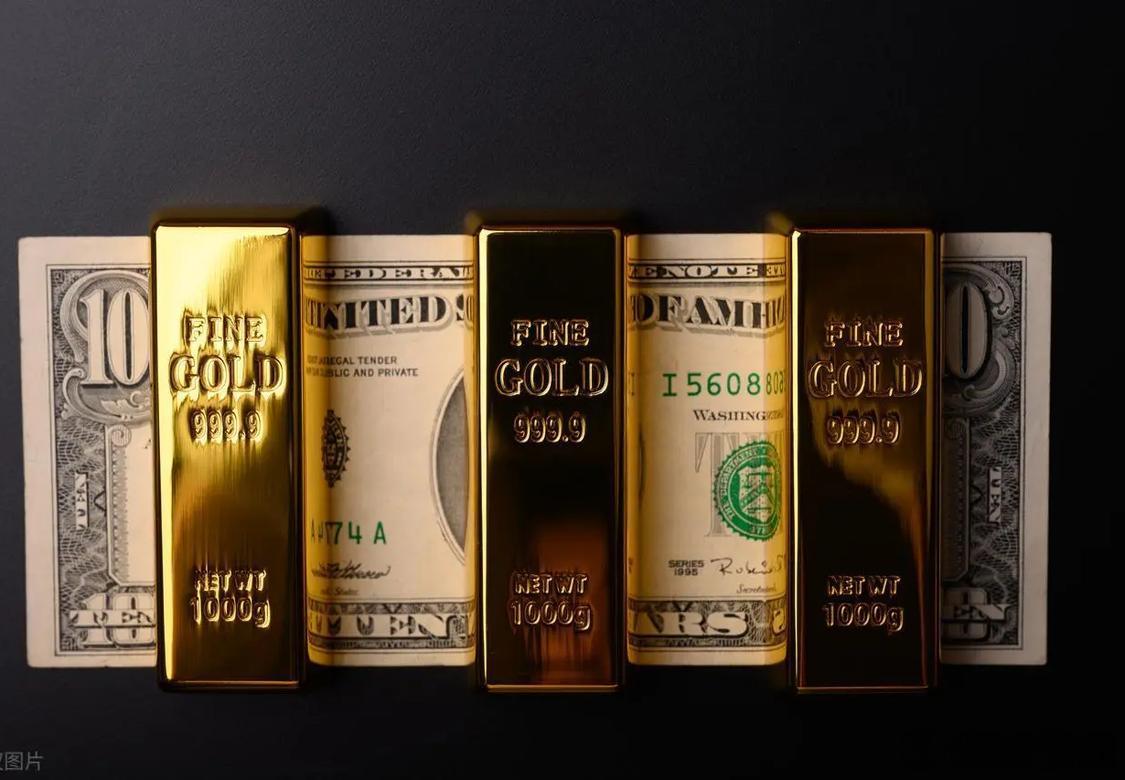 近期黄金持续回调，不少持仓的朋友都在焦虑：下跌究竟何时止步？从盘面来看，当前现货