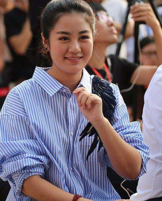 2015嫁假豪门 2021带娃归队 王小蒙靠赵本山兜底

2015那场婚礼，还记