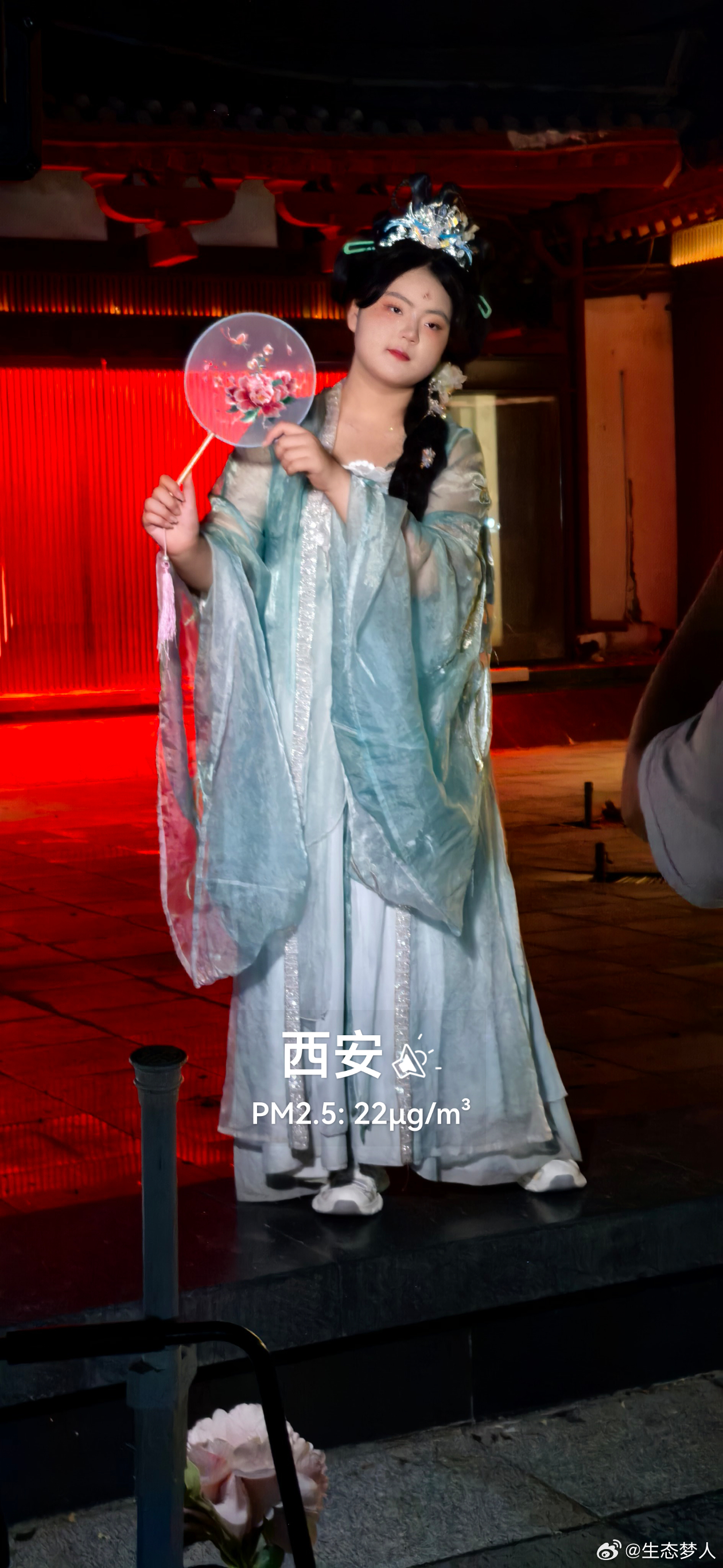 大唐美女夜游大唐不夜城！蔚蓝地图 实景。2026年07月07日21点，西安，晴，