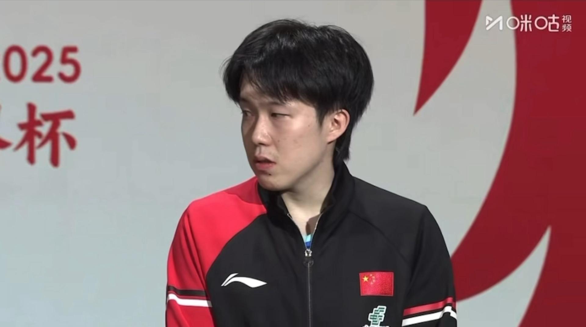 给这个狗儿累懵了 再问了一下问题是啥宝宝说“对那说”狗儿萌萌的看 老婆你说啥 笑