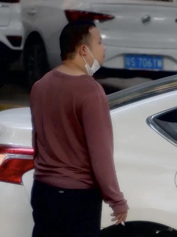28岁男子和43岁女子领证结婚 28岁小伙儿和43岁大姐领证结婚啦，这消息一传开