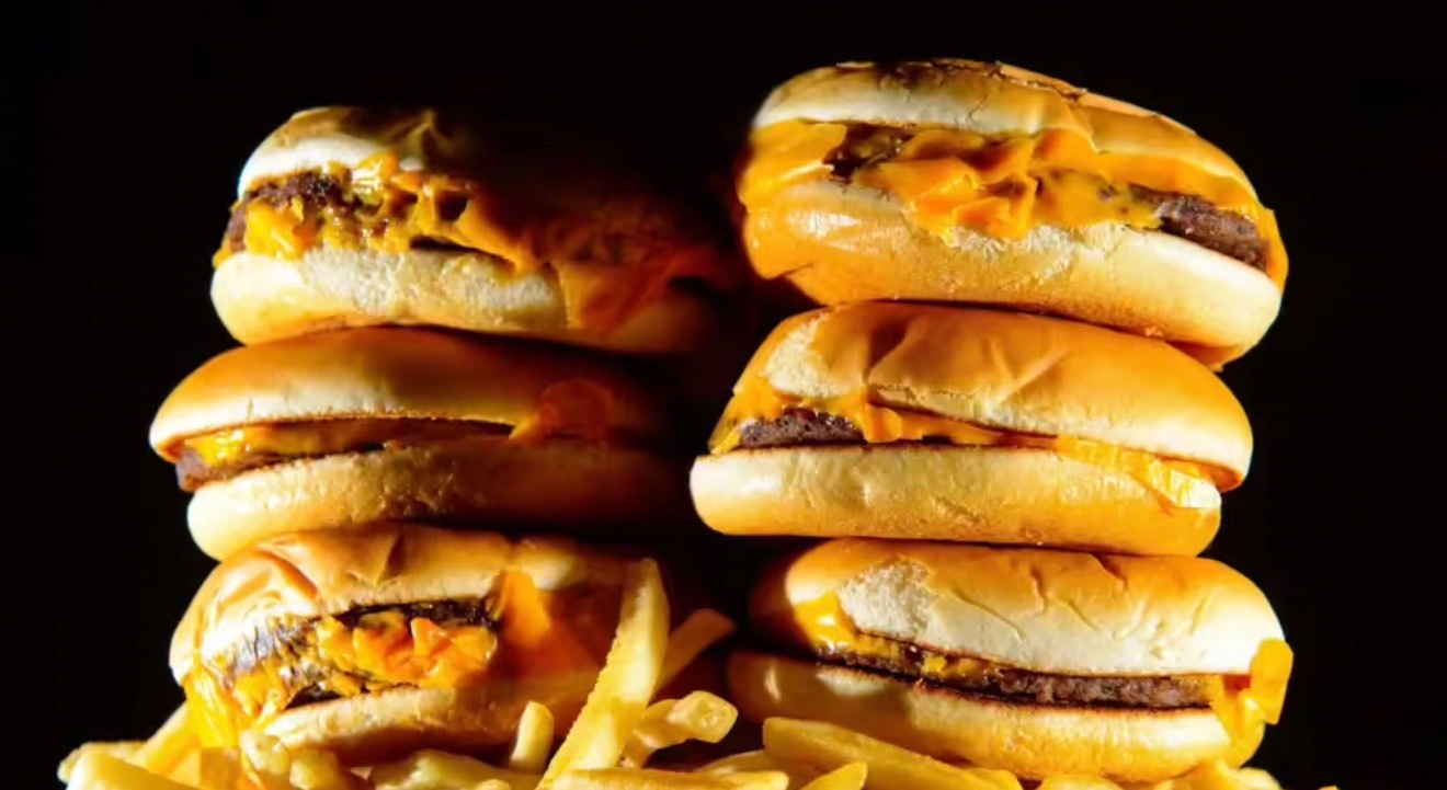 【英国垃圾食品广告禁令正式生效】据BBC报道，为应对儿童肥胖问题，英国自1月5日