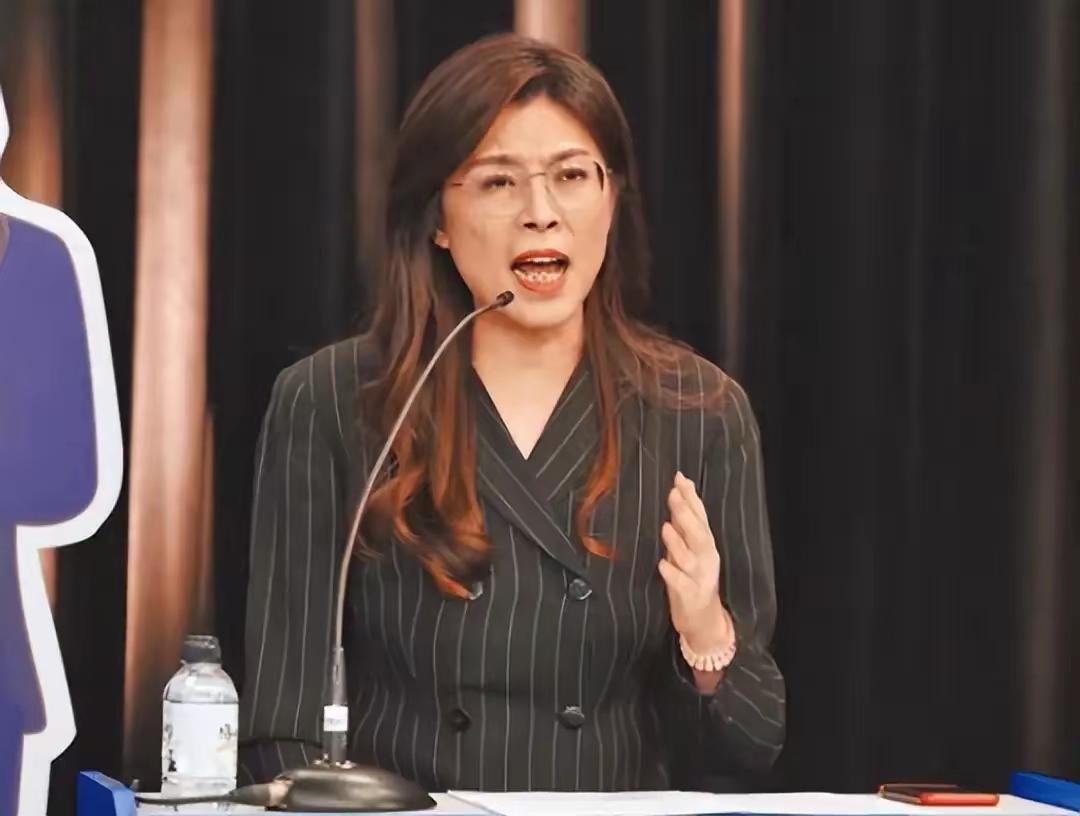 郑丽文：两岸各领域应强强联合 郑丽文提出“两岸各领域应该强强联合”，真是说到两岸