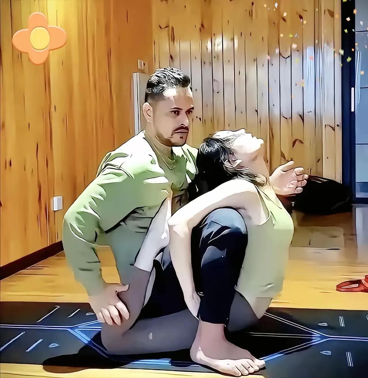 顶着瑜伽外教名头的印度籍男子沙洪在郑州多家场馆授课整整八年的他，与17名女性存在