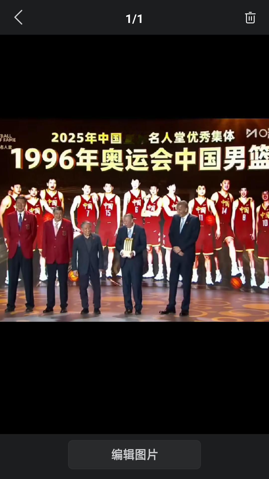 2025中国篮球名人堂入堂仪式在贺龙元帅家乡湖南张家界桑植县举行。王治郅，孙军，