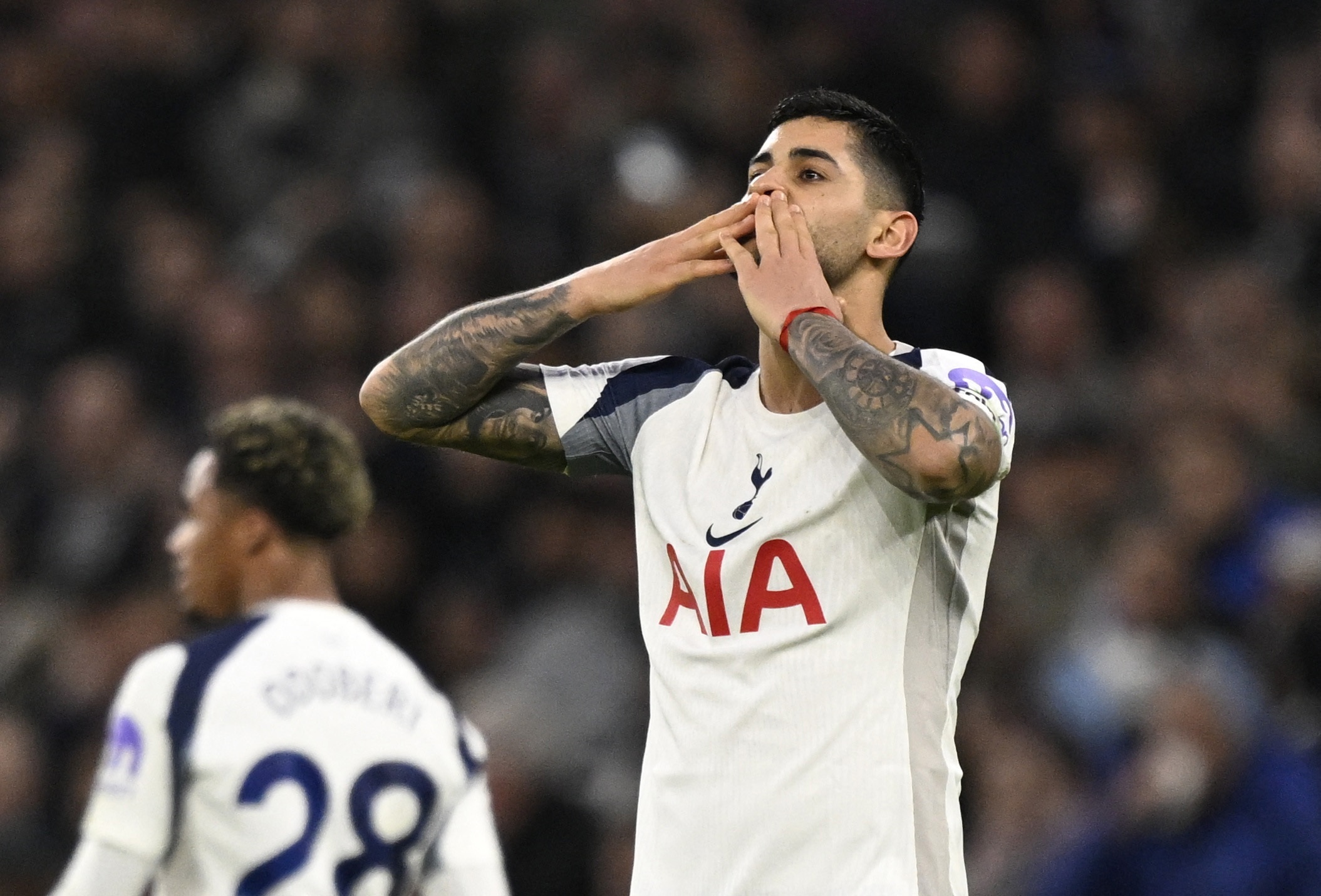 #马竞有意罗梅罗#《每日电讯报》撰文谈到热刺的情况，文章表示，热刺愿意出售队内阿