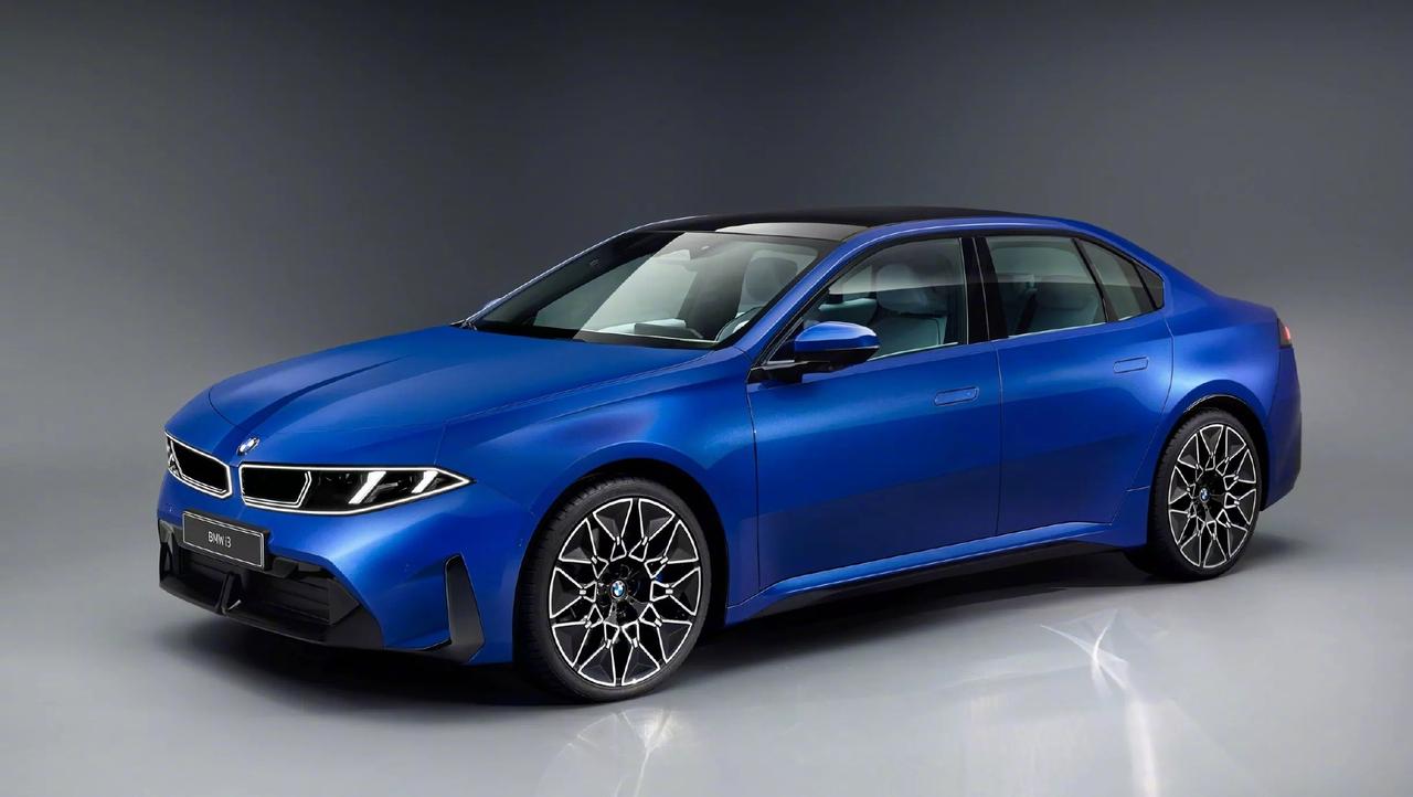 【全新宝马i3正式发布！设计相当大胆！】
很难形容这款车的美和丑，所以只能用设计