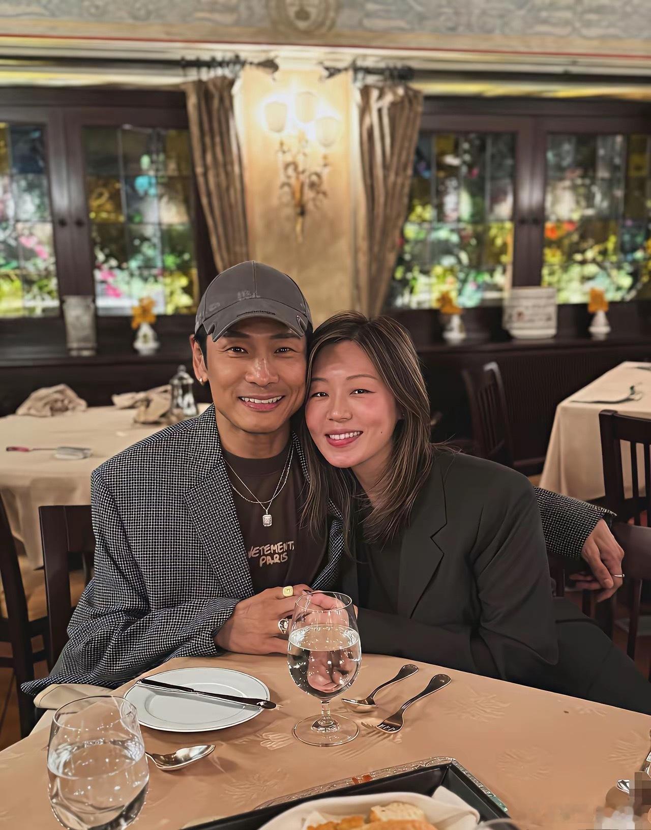 杜德伟和老婆李晓冰的结婚13周年纪念日，夫妻俩一起去意大利餐厅庆祝，今年杜德伟6