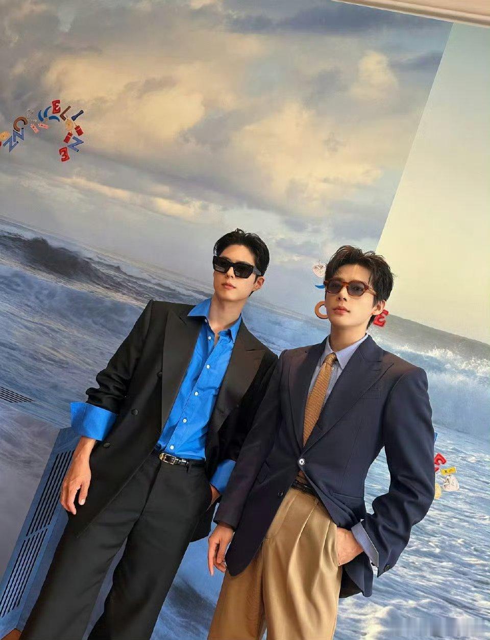 朴宝剑探班王安宇朴宝剑眼睛快快好戴墨镜也好帅啊