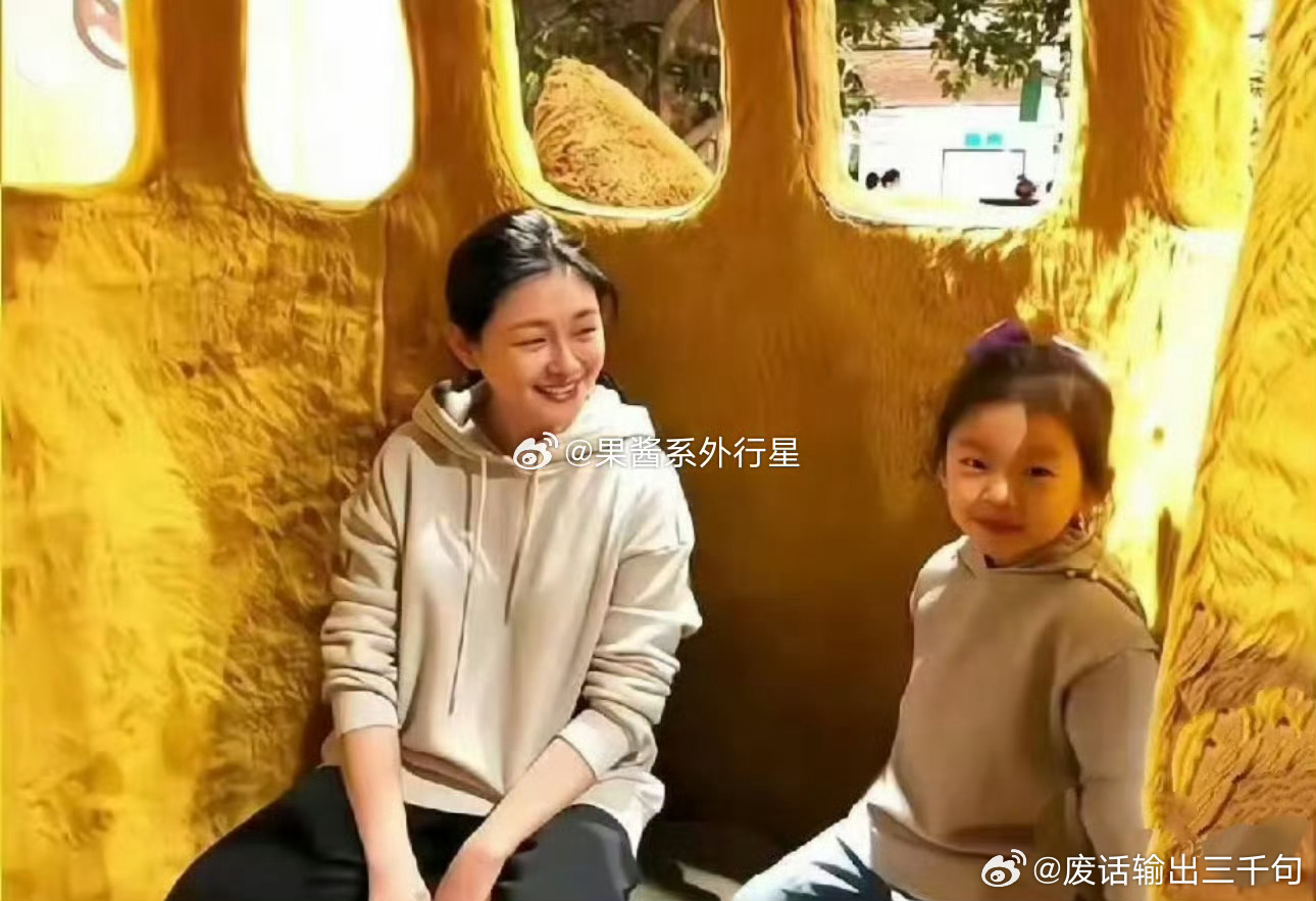 小玥儿才11岁小姨一家也是小丑一样的存在孩子生活在爸爸租的房子里妈妈最贵的包包出