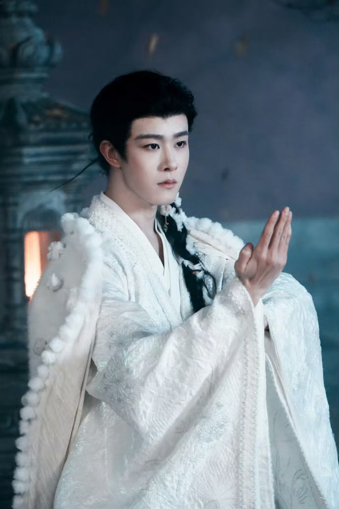 田嘉瑞月鳞绮纪有效涨粉暖心追剧日常！田嘉瑞的角色治愈又迷人，禁欲神明设定高级，小