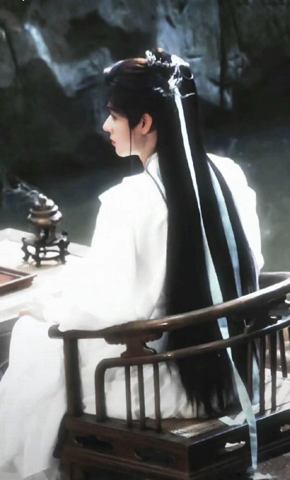 龚俊 你就这么going我龚俊演苏暮雨也太贴了！那走路姿势帅到我心巴上，腰和飘带