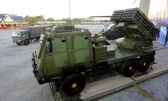 泰柬冲突演变成中国武器大比拼，中国装备成为大赢家，全世界都在明白一个道理：中国武