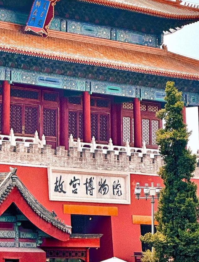 故宫缺钱到了什么地步，似乎永远入不敷出？故宫每年门票收入近8亿，文创收入大约15